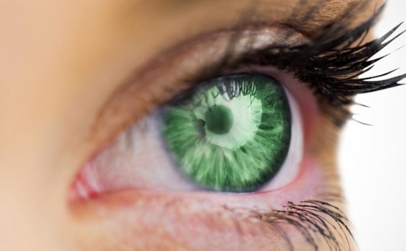 Rečiausios spalvos akys – žalios ir violetinės